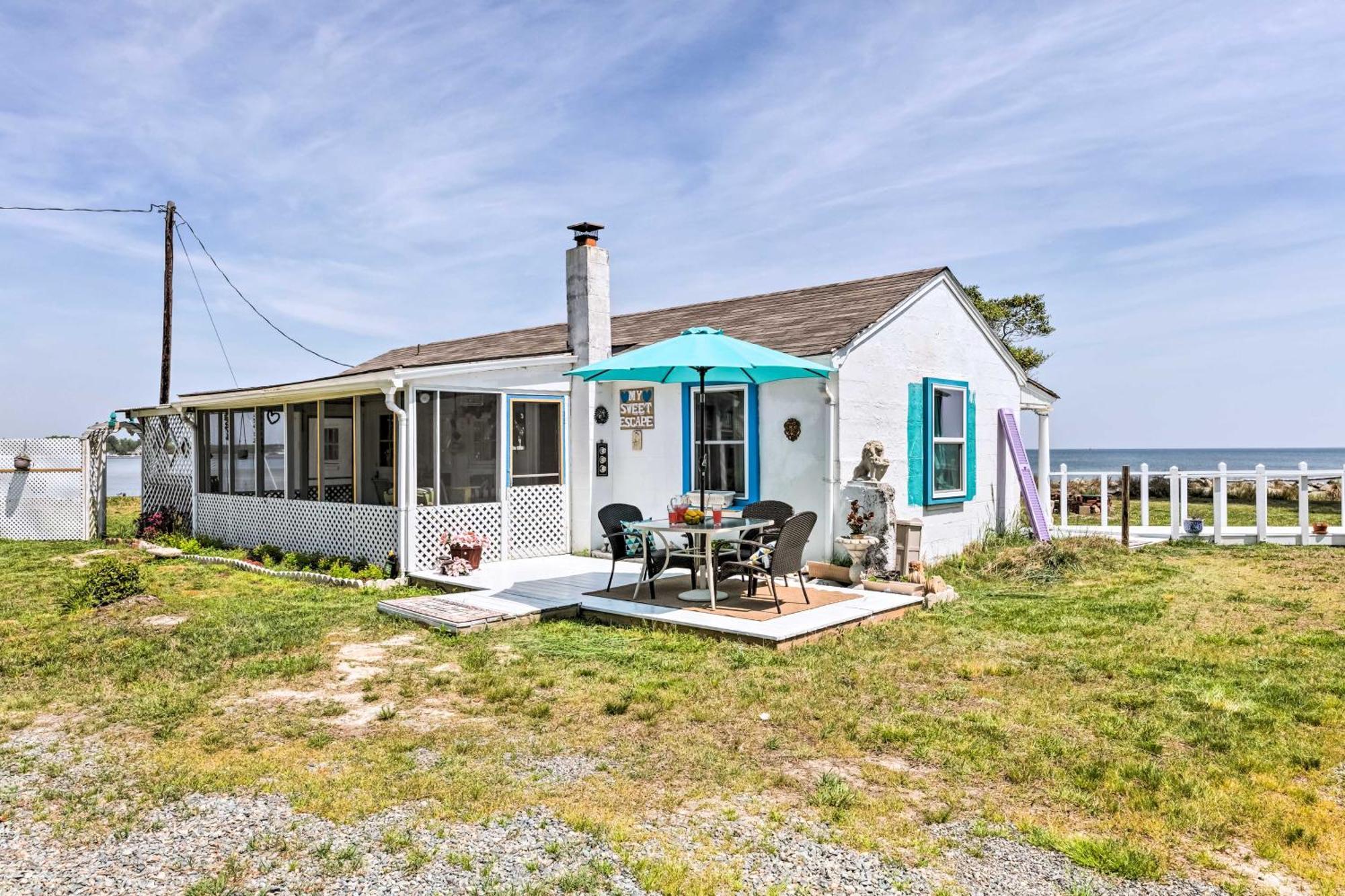 Oceanfront White Stone Cottage With Private Beach! Eksteriør bilde